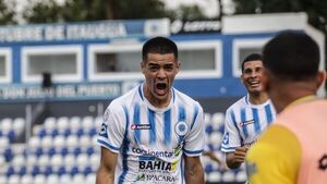 12 de Octubre golea y gana tras 8 jornadas