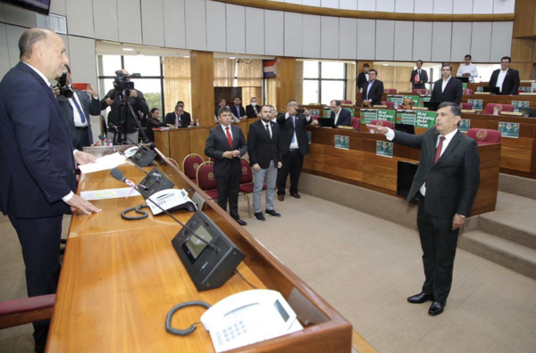 Diario HOY | Édgar Olmedo jura como representante del Ejecutivo ante del Consejo de la Magistratura