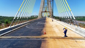 Asfaltan calzada del Puente de la Integración - La Clave