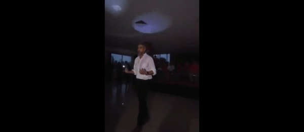 Abdo volvió a culpar a otros por su error y cuando discurseaba, salón quedó a oscuras - ADN Digital
