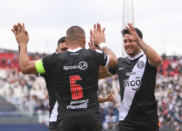 Olimpia gana con marcador de tenis y mete presión - Paraguaype.com