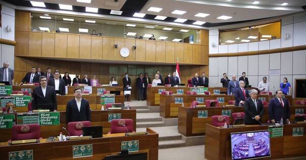 La Nación / Realizan minuto de silencio en el Senado por víctimas de secuestro en Paraguay