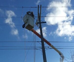 Diario HOY | Un 97% de los alimentadores eléctricos se reestablecieron, informa la ANDE