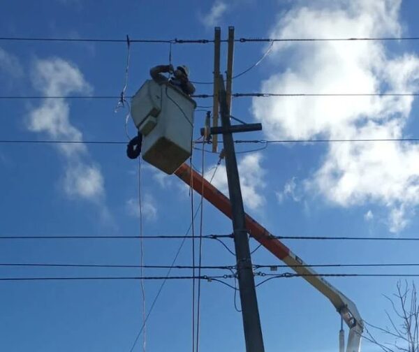 Diario HOY | Un 97% de los alimentadores eléctricos se reestablecieron, informa la ANDE