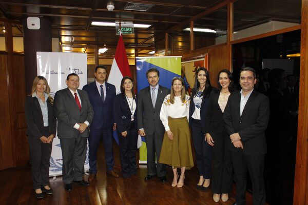 Banco Continental firma alianza con el MIC para simplificar la apertura de empresas - Megacadena — Últimas Noticias de Paraguay