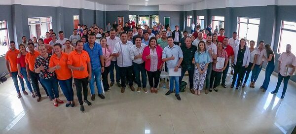 SNJ entrega becas a estudiantes y suscribe convenio con municipios de Paraguarí - .::Agencia IP::.