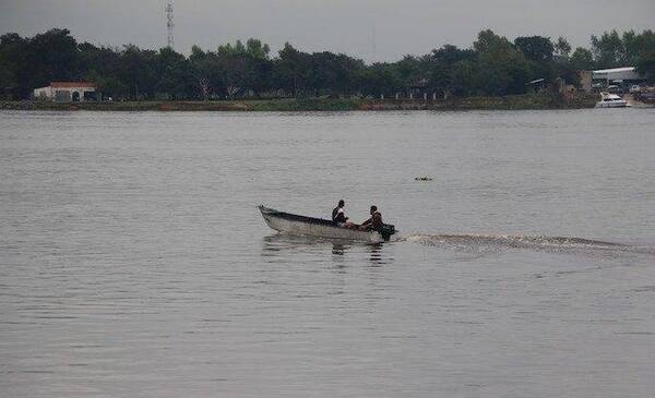 Un pescador fue sorprendido por la tormenta y desapareció en el río en Ñeembucú