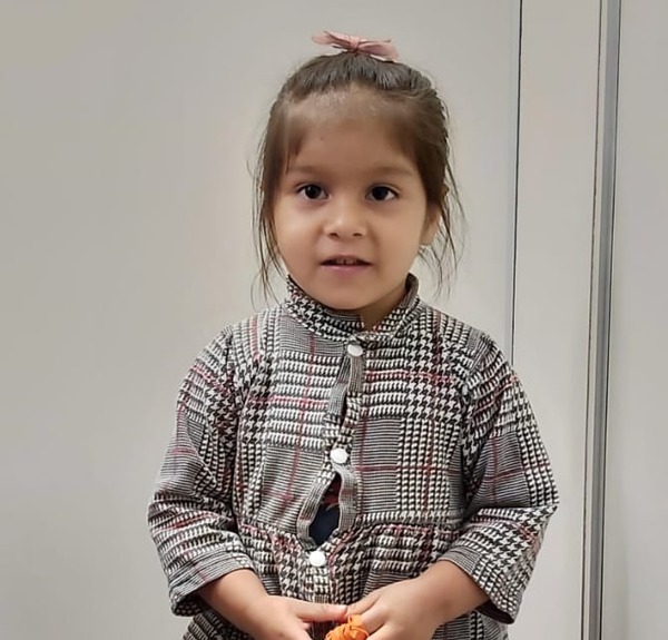 CDE: buscan a familia de niña que habría sido abandonada en cancha de vóley - Unicanal