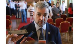 Mario Abdo Benítez se disculpa con víctimas de EPP tras episodio con féretro - Revista PLUS