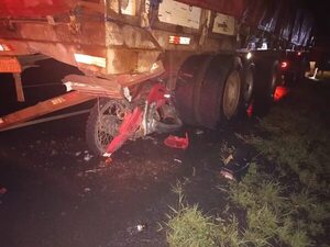 Adolescente perdió la vida durante la tormenta, al chocar contra un camión estacionado  - Policiales - ABC Color