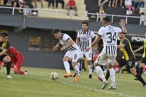 Guaraní vs. Libertad: El “Gumarelo” volvió a la victoria con una gran remontada - Libertad - ABC Color