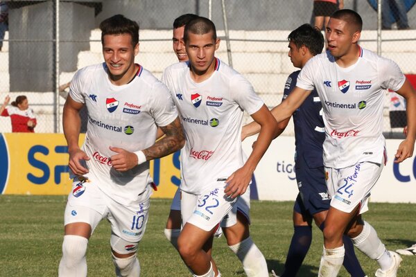 ¡Nacional golea y es más puntero que nunca! - Unicanal