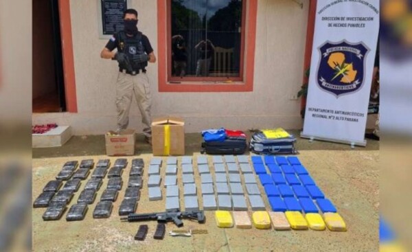 Incautan 85 kilos de cocaína y un fusil en CDE