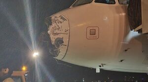 Aterrizaje de terror: pasajeros horrorizados, avión llegó con varios destrozos