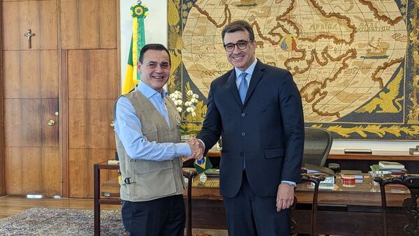 Ex canciller paraguayo se reúne con autoridades del Brasil