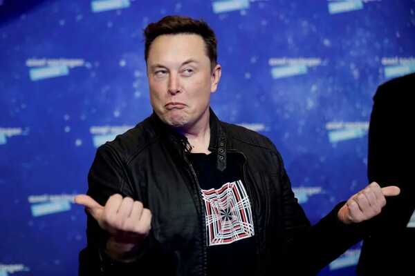 Elon Musk despide a altos funcionarios de Twitter, tras cerrar la compra de la red social