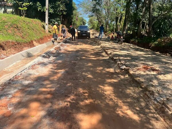 Intendente de Isla Pucú reafirma que los trabajos de empedrados están en proceso - Nacionales - ABC Color