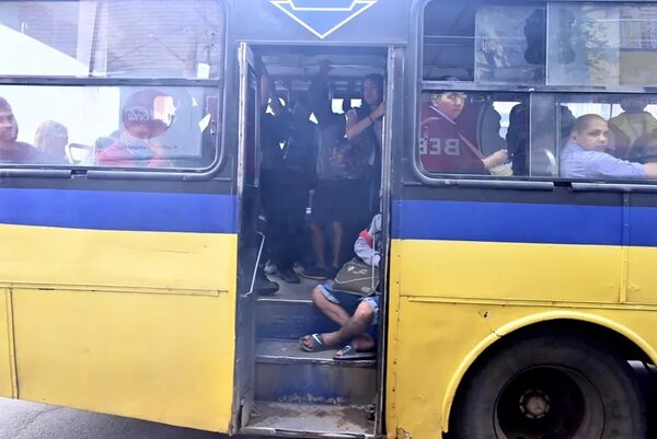 Personas con discapacidad siguen sin viajar gratis en el transporte público - Economía - ABC Color
