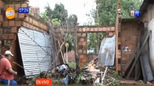 Temporal destruyó una casa en la zona de Tres Bocas - Paraguaype.com