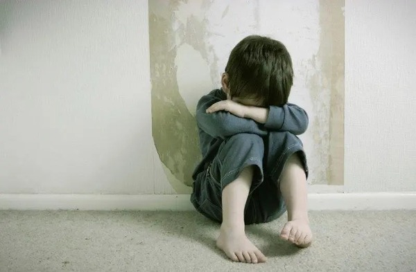 Madre que habría abandonado a su hija en una cancha de vóley promete presentarse ante la Fiscalía - Unicanal