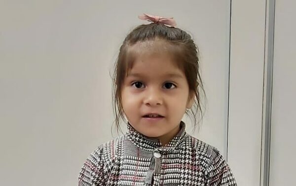 Diario HOY | “Se presentará”, dijo madre que abandonó a su hija en una cancha de vóley