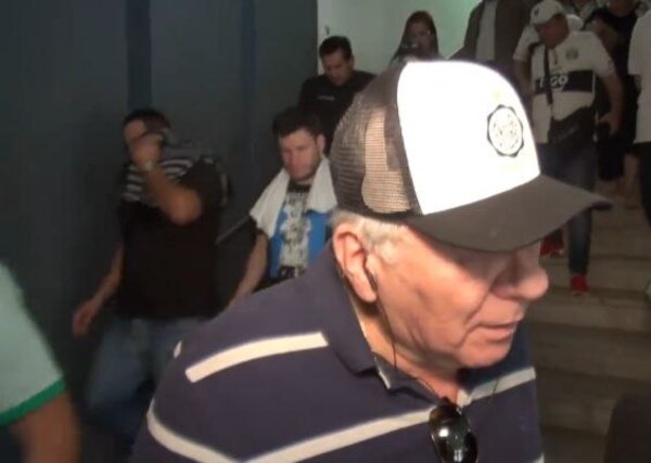 (VIDEO) Identificaron a los que faltaron al laburo para ver a la “O”: “Jefe, me sopló viento”