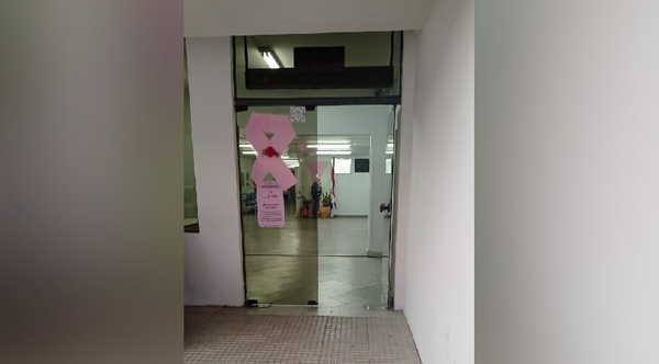 Diario HOY | Hospitales del IPS decorados con listones rosas, pero sin turnos para estudios mamarios