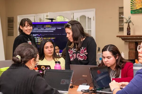 Programación y microelectrónica en un curso gratuito, sin límite de edad - Tecnología - ABC Color