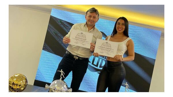 Rosy Alderete recibió reconocimiento de parte del Club Olimpia