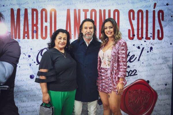 Crónica / [VIDEO] Larissa Riquelme apareció en el vídeo de Marco Antonio Solís