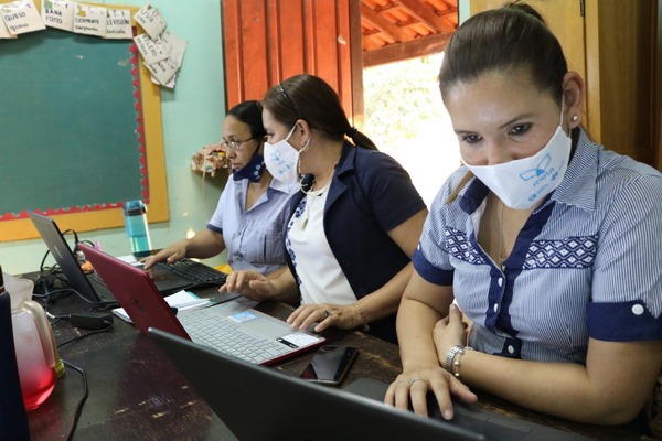 Proyecto del MEC prevé formar a más de 1.600 docentes en herramientas tecnológicas para el aula - .::Agencia IP::.