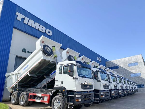 TIMBO entregó 10 camiones SINOTRUK HOWO TX 336 VOLQUETE