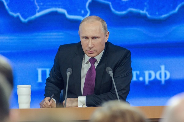 Putin vaticina una contracción de la economía rusa de entre el 2,8% y el 2,9% - Revista PLUS