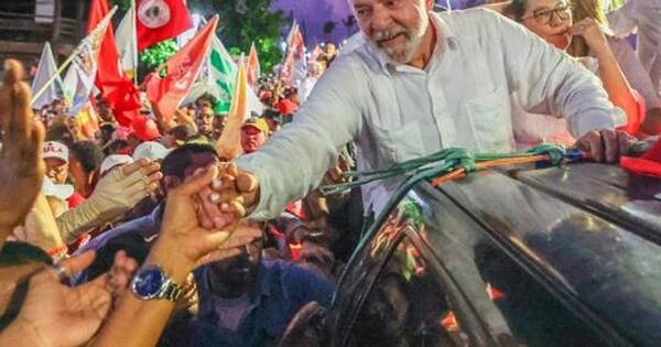 La Nación / Brasil: “Lula llega como favorito, pero por poco”, afirma politólogo