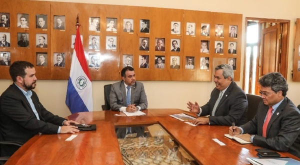 Banco internacional expresa su interés en realizar alianzas con Paraguay