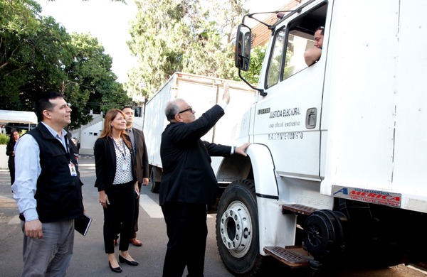 Partieron los útiles electorales y máquinas de votación a Pedro Juan Caballero - .::Agencia IP::.