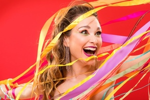 Lali González vuelve a las tablas con Loca, su nuevo show de humor  | Lambaré Informativo