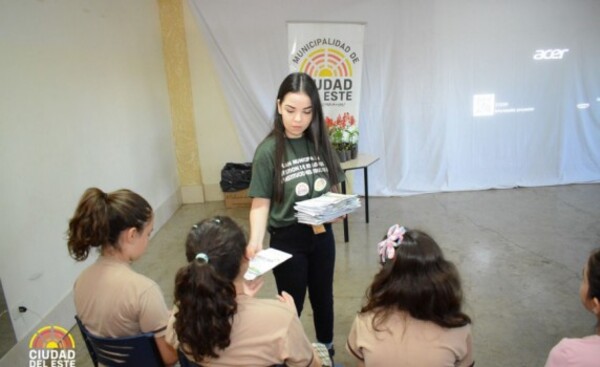 Charlas sobre educación ambiental a niños del barrio Boquerón II