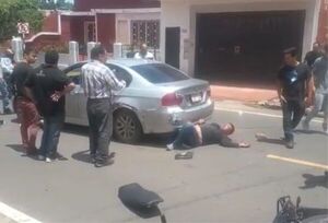 Mató a un motochorro y dejó herido a otro al arrollarlos tras intento de asalto