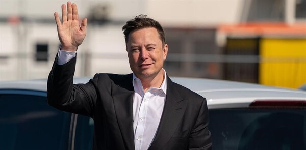 Elon Musk propietario de compañías como SpaceX y Tesla, ahora también de Twitter - Revista PLUS