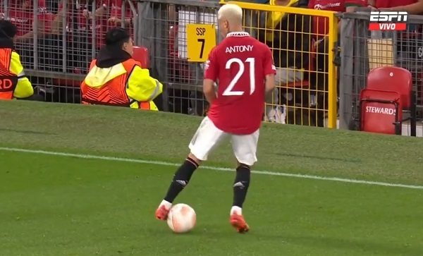 Antony mete un lujito estéril y recibe dura crítica - La Prensa Futbolera