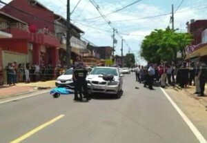 Motochorros atropellados: conductor actuó en legítima defensa, dice fiscala - Policiales - ABC Color