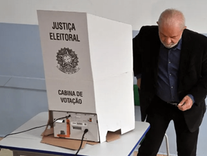 "Es una elección más de ataques que de propuestas en Brasil", afirman · Radio Monumental 1080 AM