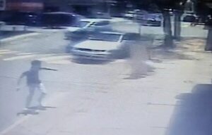 Video: así fue el ataque de los motochorros antes de ser arrollados - Policiales - ABC Color