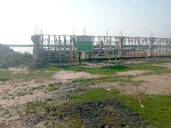 Denuncian que construcción de costoso puerto en Bahía Negra está inconclusa y paralizada - Noticias del Chaco - ABC Color