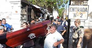 La Nación / “Ningún país serio permite el entierro de un criminal en un cementerio municipal”, afirma edil
