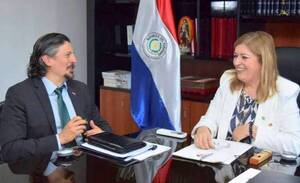 Crónica / Logros y desafíos de la FGE contra la corrupción fue tema entre Quiñónez y Nephew