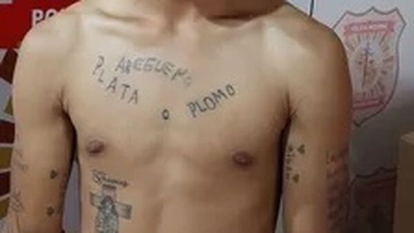 "Plata o plomo": Detenido se tatuó frase de Pablo Escobar