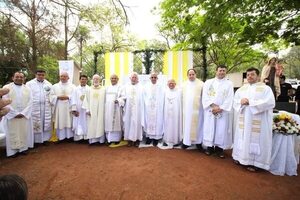 Cuatro sacerdotes festejan 54 años de ordenación - Nacionales - ABC Color