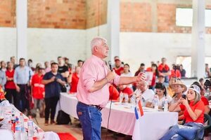 Wiens deseó que gane Bolsonaro y calificó a Peña de “indeciso e inseguro”, en gira por el Este - ABC en el Este - ABC Color